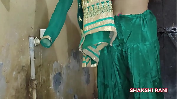 Indian Desi Girl Bathing Video In Hindi