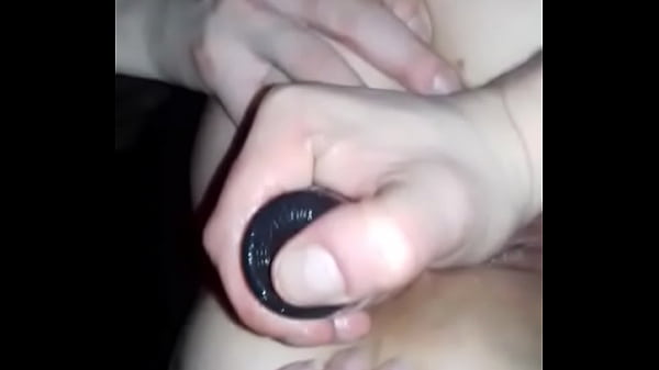 Vibrador e plug anal no cu e na buceta da putpnha